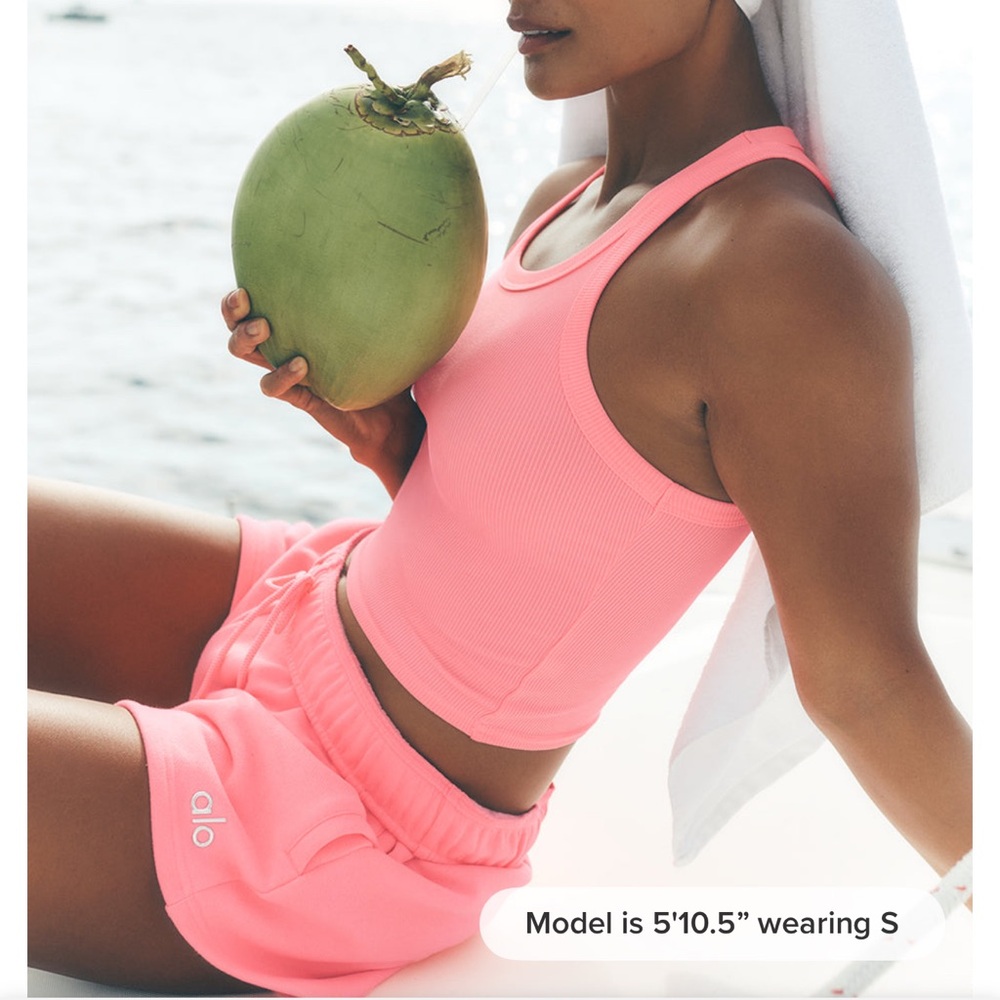 ALO Yoga Accolade Shorts - Neon Bubblegum